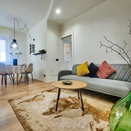 Moma House * Cernusco Lombardone